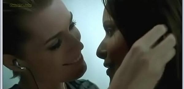  Rebecca Romijn Rie Rasmussen lesbian kiss in Femme Fatale